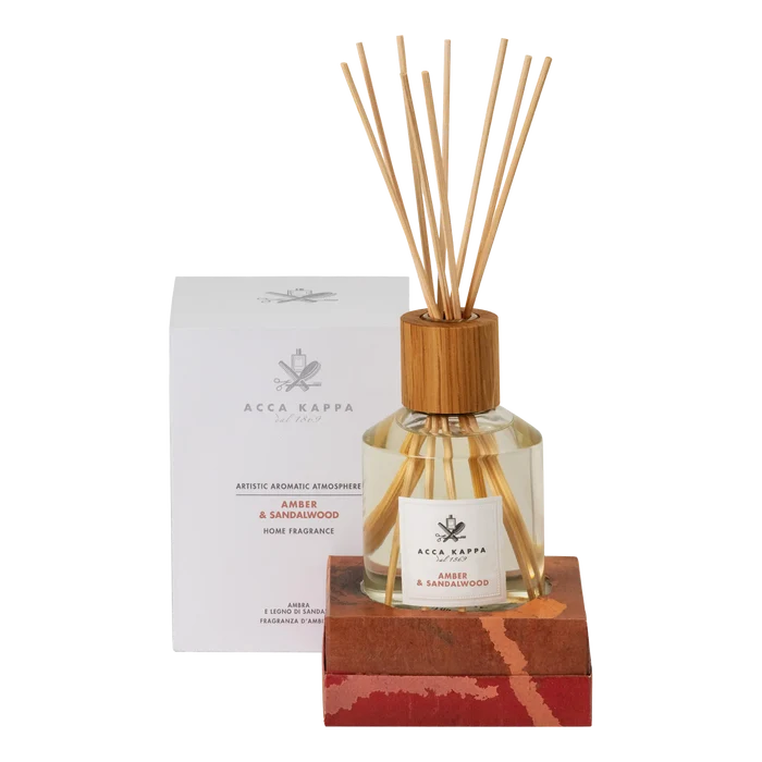 Acca Kappa Amber & Sandalwood glassduftspreder med trestråler og rødbrun eske