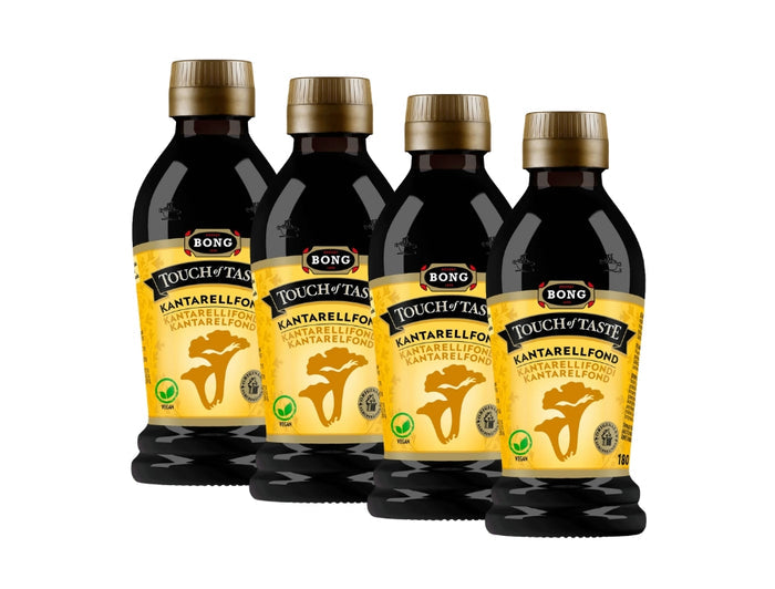 4 x Touch of Taste Kantarellfond 180ml – four dark glass bottles with gold caps and yellow labels showing chanterelle mushroom illustration lined up in a row, Bong brand, vegan, concentrated Swedish chanterelle stock, 180ml each, 720ml total