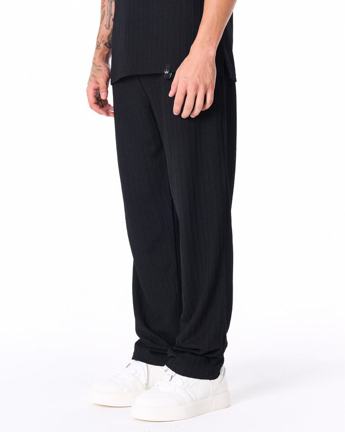 Martin Valen Breeze Fit black tracksuit, close-up of waist and small brand tag at hem
