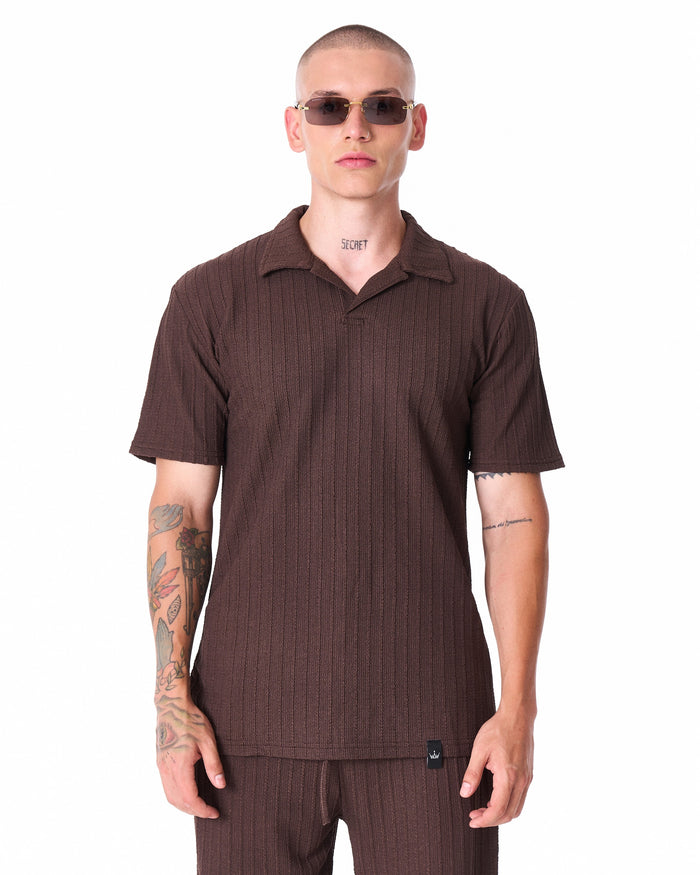 Martin Valen Breeze Fit men's tracksuit in brown, close-up torso shot showing short sleeves and ribbed knit detail