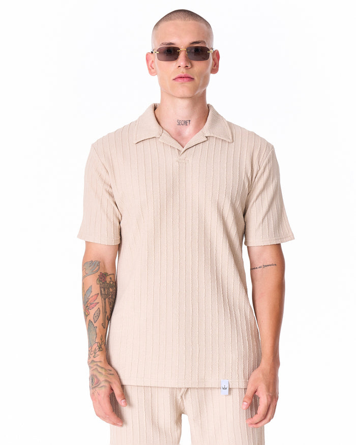 Martin Valen Breeze Fit men's tracksuit in cream, mid‑body front view showing open collar, short sleeves and ribbed knit detail