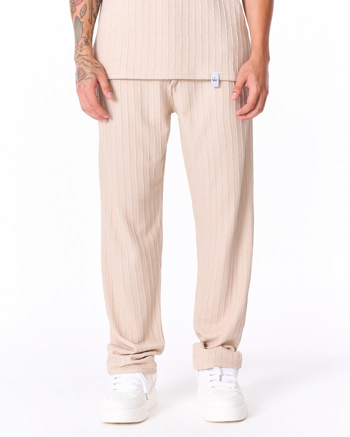 Martin Valen Breeze Fit men's tracksuit in cream, chest‑up close view showing collar, sunglasses and ribbed knit texture