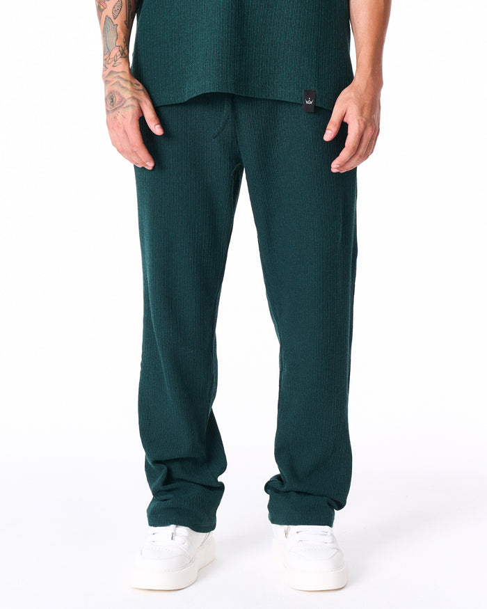 Martin Valen Breeze Fit men's tracksuit in dark green, close-up of torso showing textured polo collar and wide sleeves
