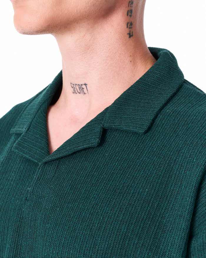 Martin Valen Breeze Fit men's tracksuit in dark green, close-up of textured knit collar and neckline