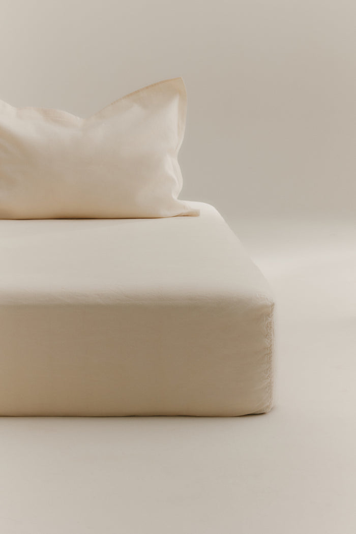 Linen Fitted Sheet and Pillow Set in Natural