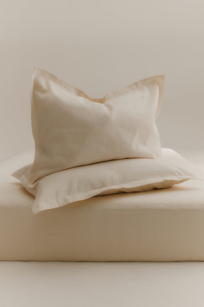 Linen Fitted Sheet and Pillow Set in Natural