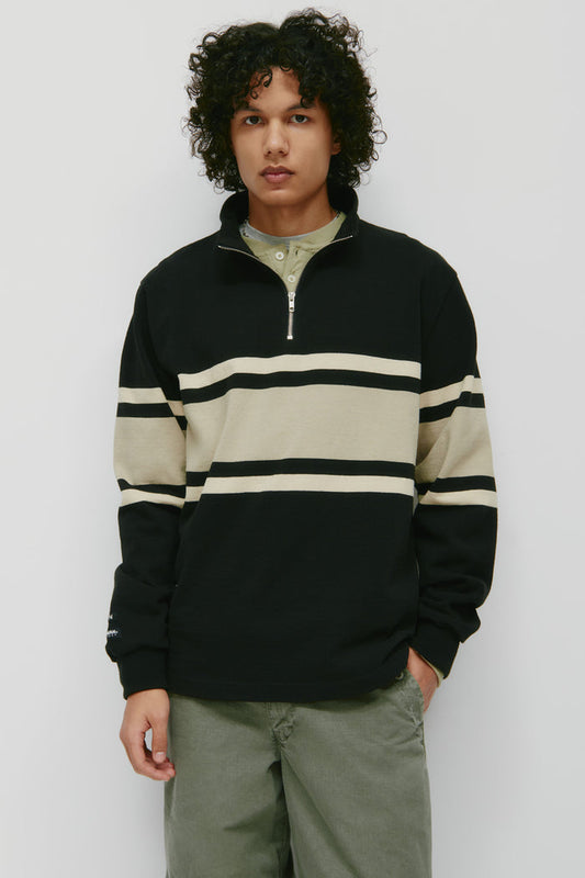 Model is 6’2” and is wearing a size L.