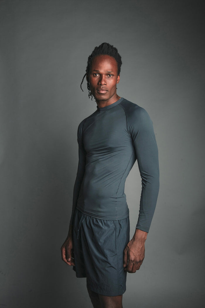 MENS SUN TEE Nachhaltiges Herren UV Shirt Rashguard in Anthrazit mit UPF 50+