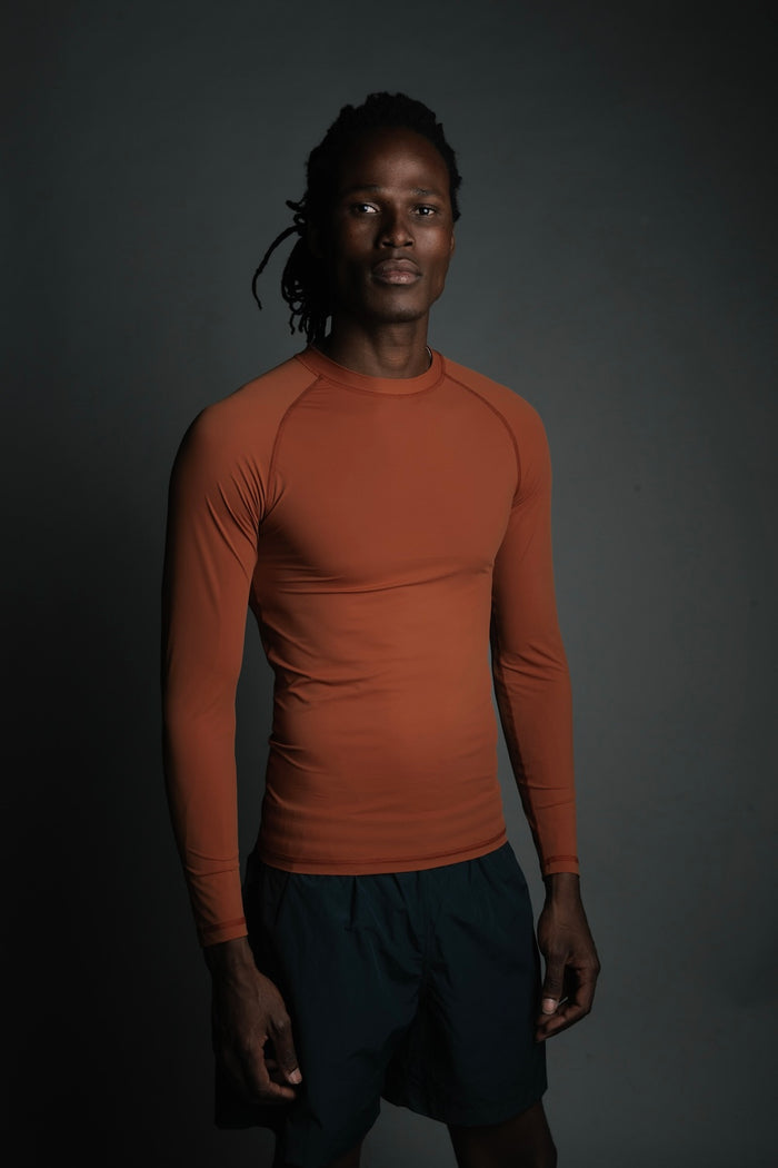 MENS SUN TEE Nachhaltiges Herren UV Shirt Rashguard in Terracotta mit UPF 50+