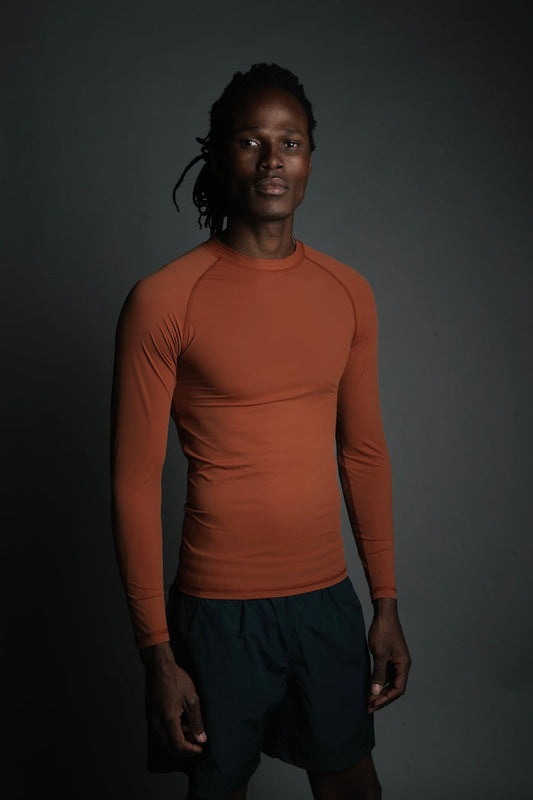 MENS SUN TEE Nachhaltiges Herren UV Shirt Rashguard in Terracotta mit UPF 50+
