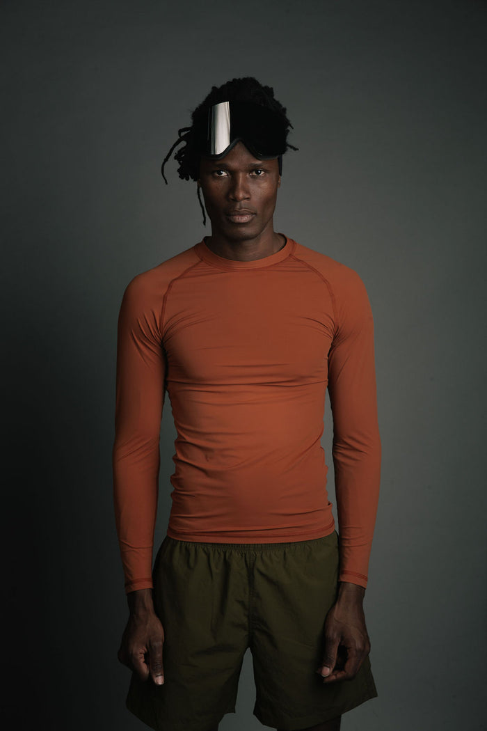 MENS SUN TEE Nachhaltiges Herren UV Shirt Rashguard in Terracotta mit UPF 50+