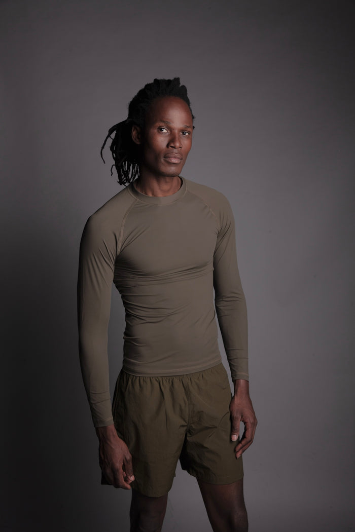 MENS SUN TEE Nachhaltiges Herren UV Shirt Rashguard in Oliv mit UPF 50+