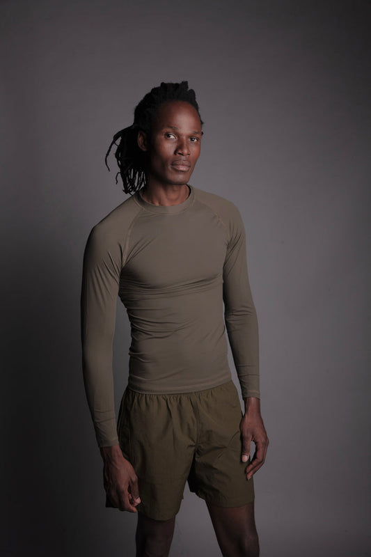 MENS SUN TEE Nachhaltiges Herren UV Shirt Rashguard in Oliv mit UPF 50+