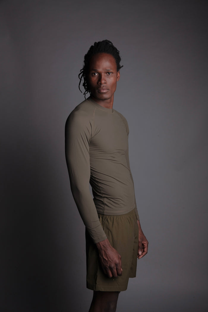 MENS SUN TEE Nachhaltiges Herren UV Shirt Rashguard in Oliv mit UPF 50+