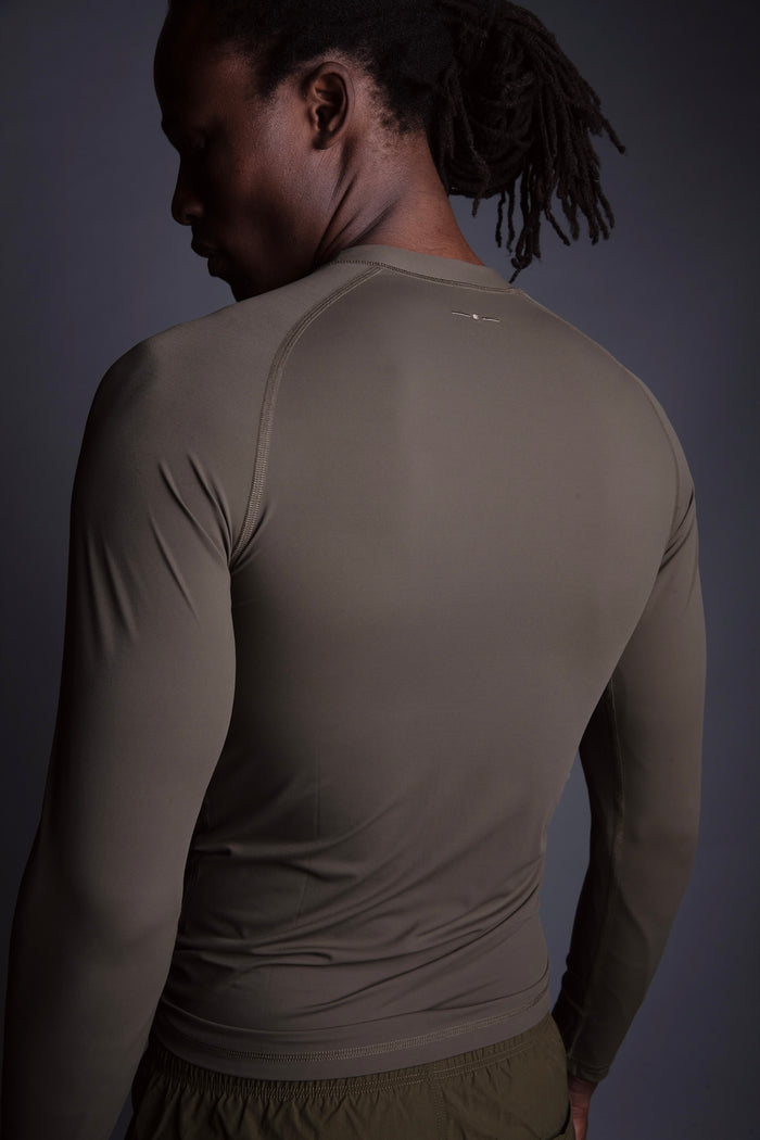 MENS SUN TEE Nachhaltiges Herren UV Shirt Rashguard in Oliv mit UPF 50+