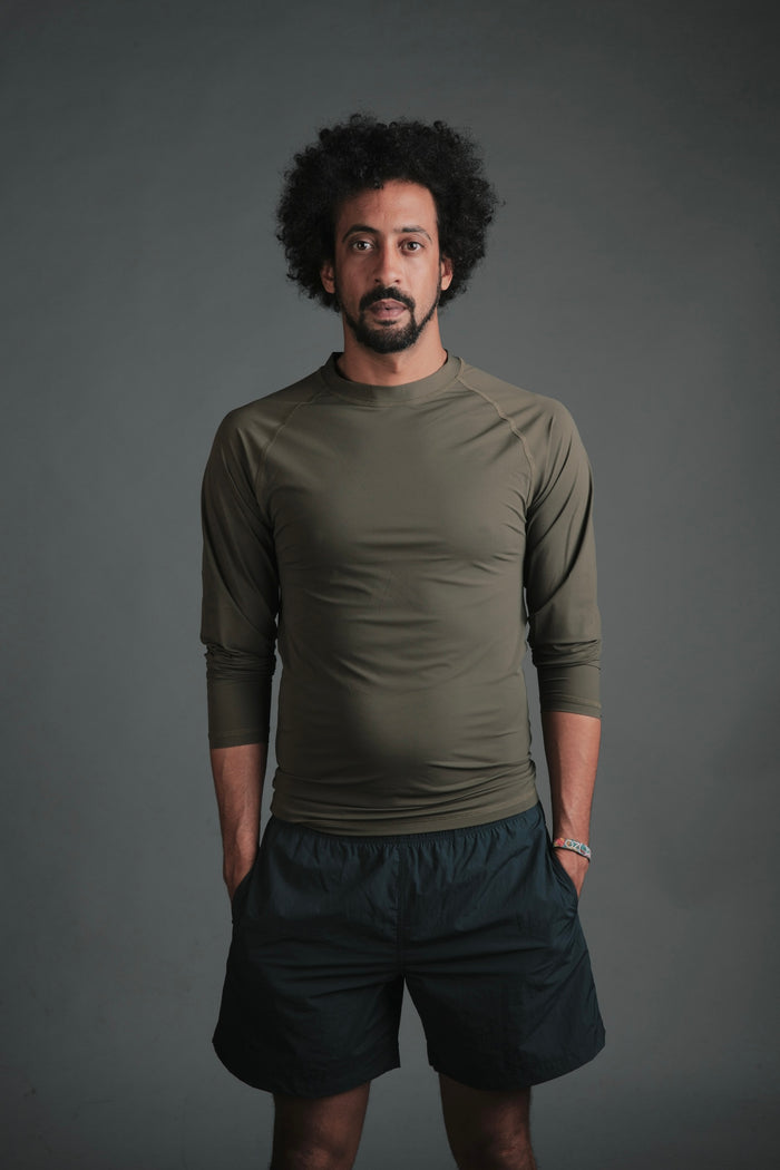 MENS SUN TEE Nachhaltiges Herren UV Shirt Rashguard in Oliv mit UPF 50+
