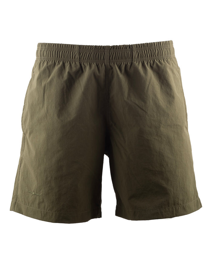 Nachhaltige Herren Badehose Oliv mit Kordelzug und Taschen. Recycelter, italienischer Stoff.