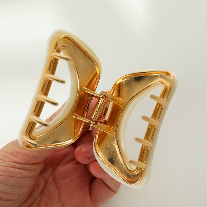 Nadia Solid | Medium Curved Metal Claw Clip