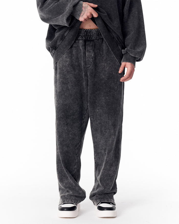 Martin Valen washed gray oversized tracksuit for men, front midshot showing ribbed hem and relaxed pant rise