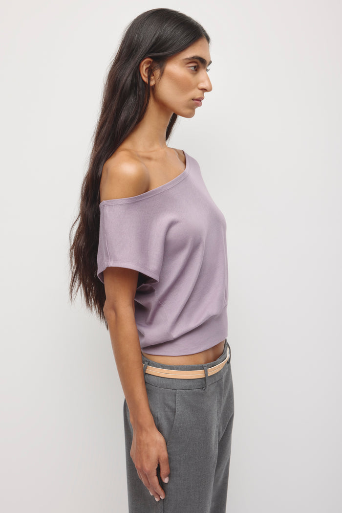 Women's Zahra Off Shoulder Tee in Dusty Grape