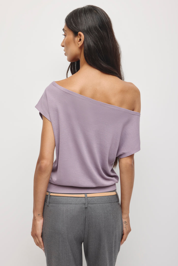Women's Zahra Off Shoulder Tee in Dusty Grape